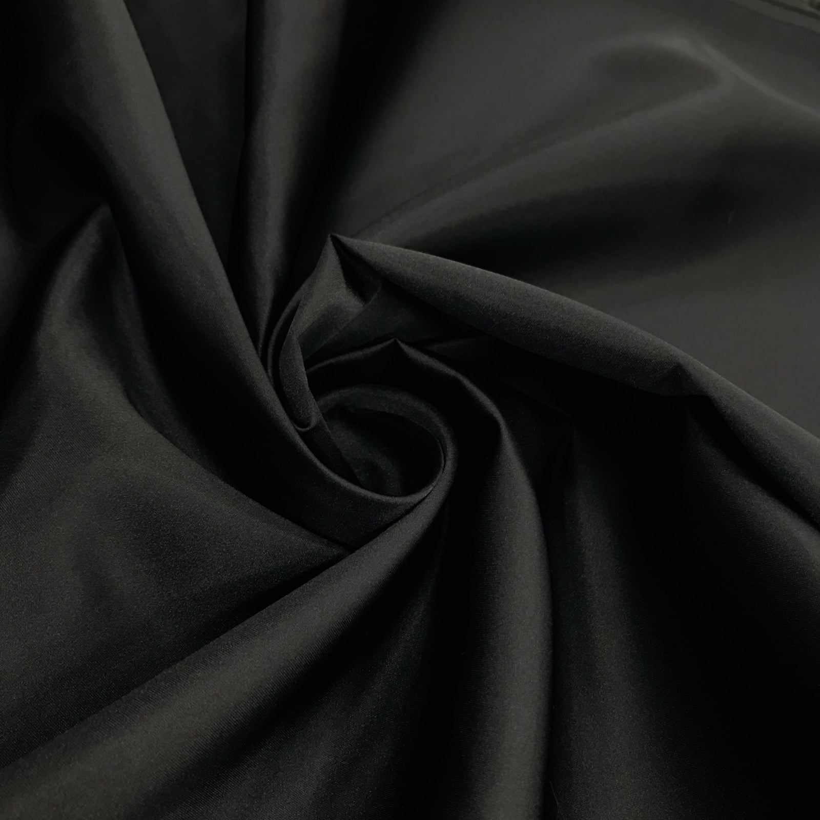 TECIDO CETIM BUCOL (LION) PRETO - 100% POLIÉSTER - 145,710 G/M² - COM 1,40 LG