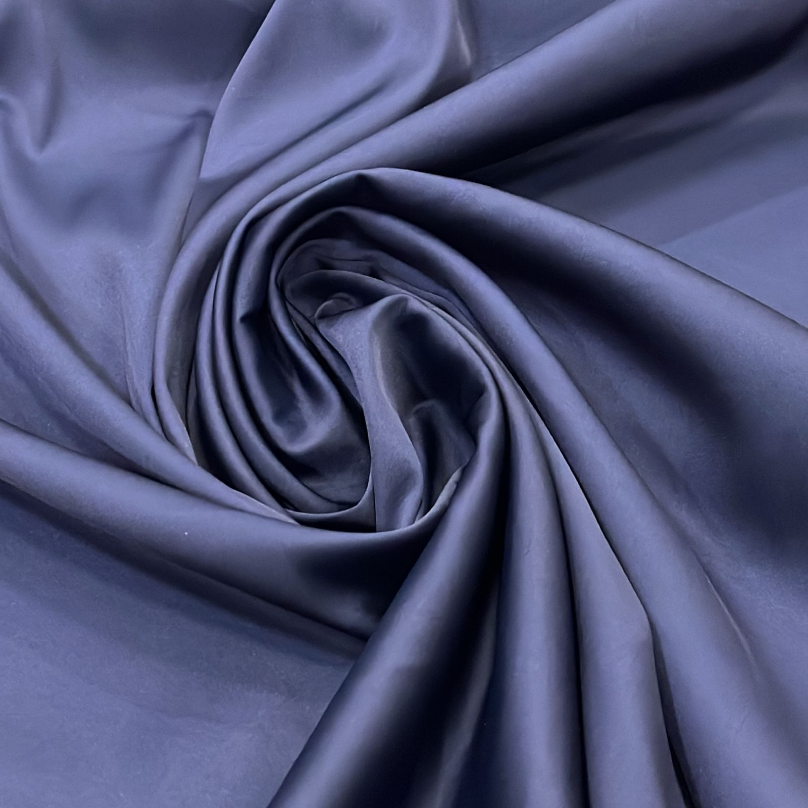 TECIDO CETIM DULL VIVID RED - COR AZUL MARINHO - 97% POLIPESTER E 3% ELASTANO - 94 G/M² - COM 1,45 LG