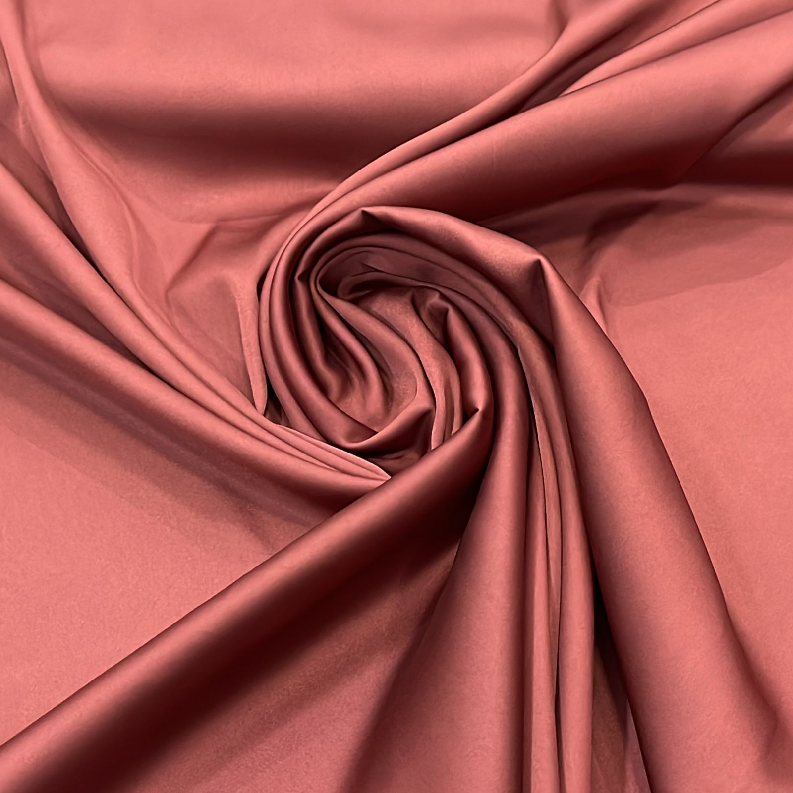 TECIDO CETIM DULL VIVID RED - COR TERRACOTA - 97% POLIPESTER E 3% ELASTANO - 94 G/M² - COM 1,45 LG