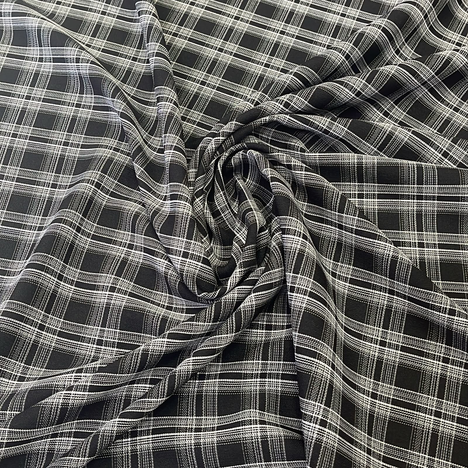 CREPE DIANA - XADREZ BRANCO COM PRETO - 90% POLIÉSTER E 10% ELASTANO - 180 G/M² - COM 1,50 LG