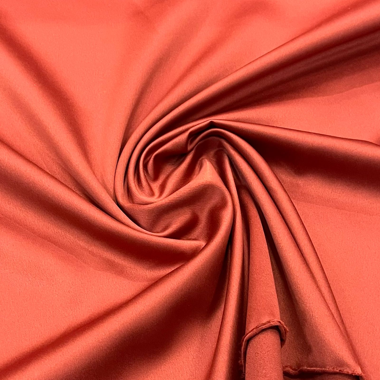 CREPE SATIN INDONÉSIA - COR TERRACOTA - 100% POLIÉSTER - 256 G/M² COM 1,50 LG