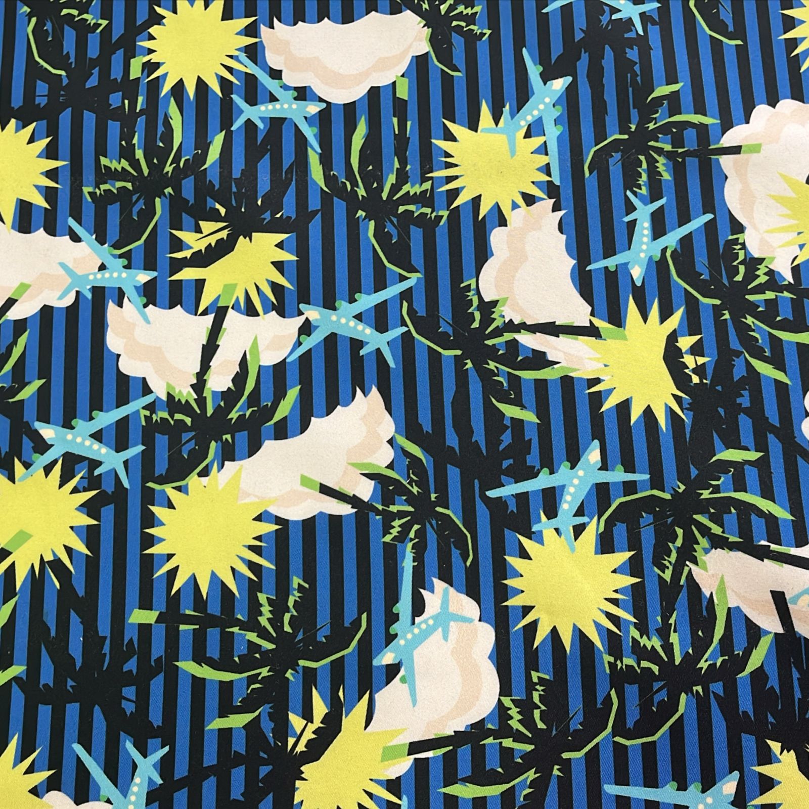 GABARDINE ESTAMPA FLORAL COM LISTRAS - 100% POLIÉSTER - GRAMATURA 288/GM² - COM 1,50 LG