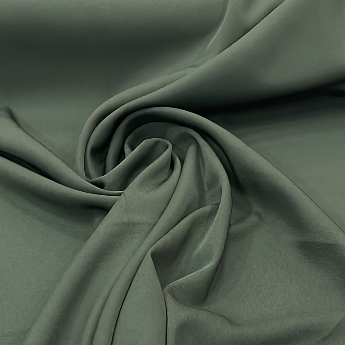 GABARDINE TWO WAY VERDE MUSGO 97% POLIÉSTER E 3% ELASTANO - 226 G/M² COM 1,50 LG