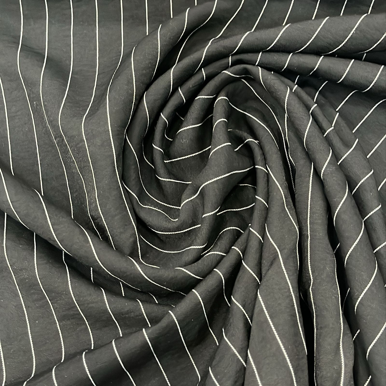 TECIDO RISCA DE GIZ - PRETO - 100% POLIÉSTER - COM 1,48 LG