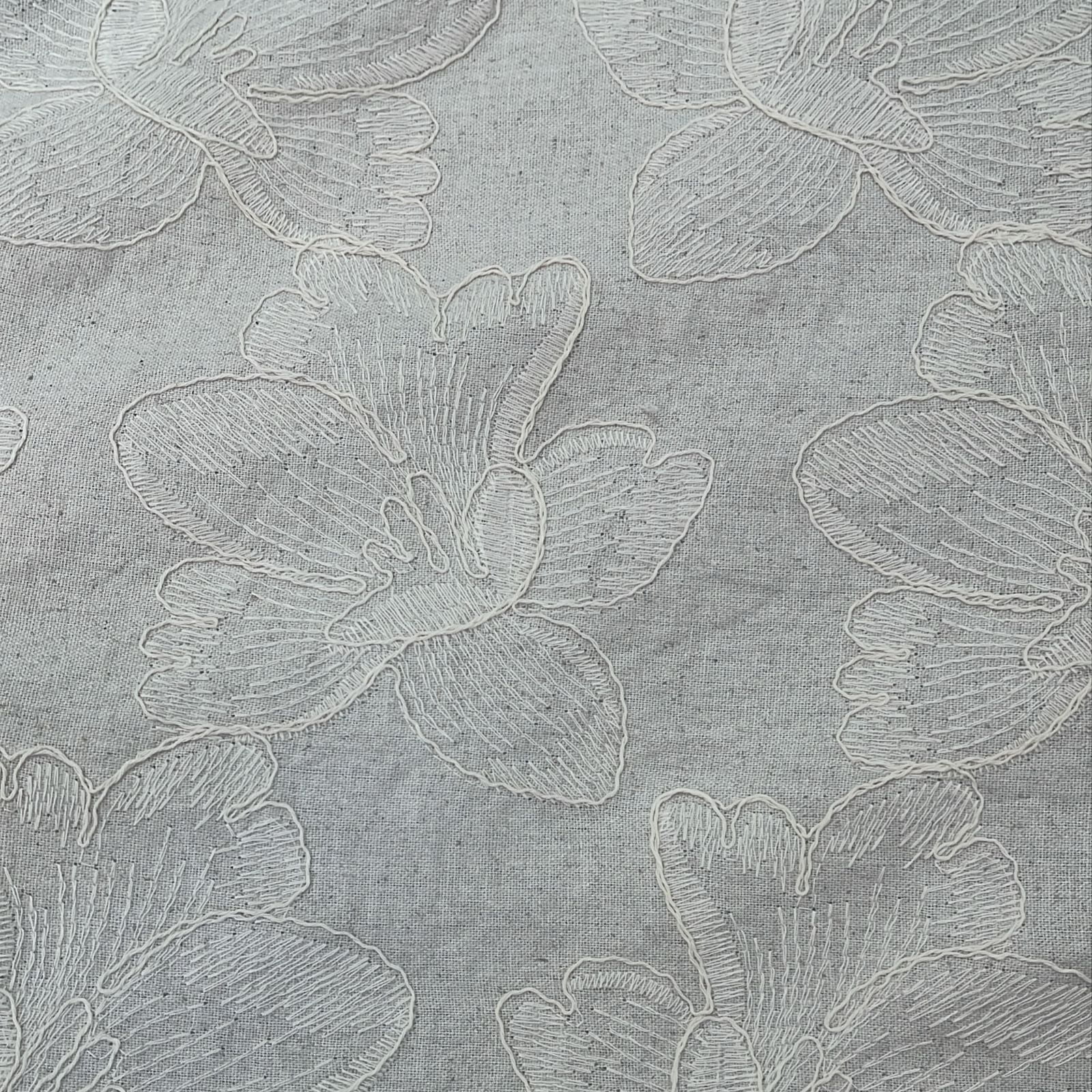 LINHO MISTO BORDADO FLORAL - 70% VISCOSE E 30% LINHO - 180 G/M² - COM 1,40 LG 