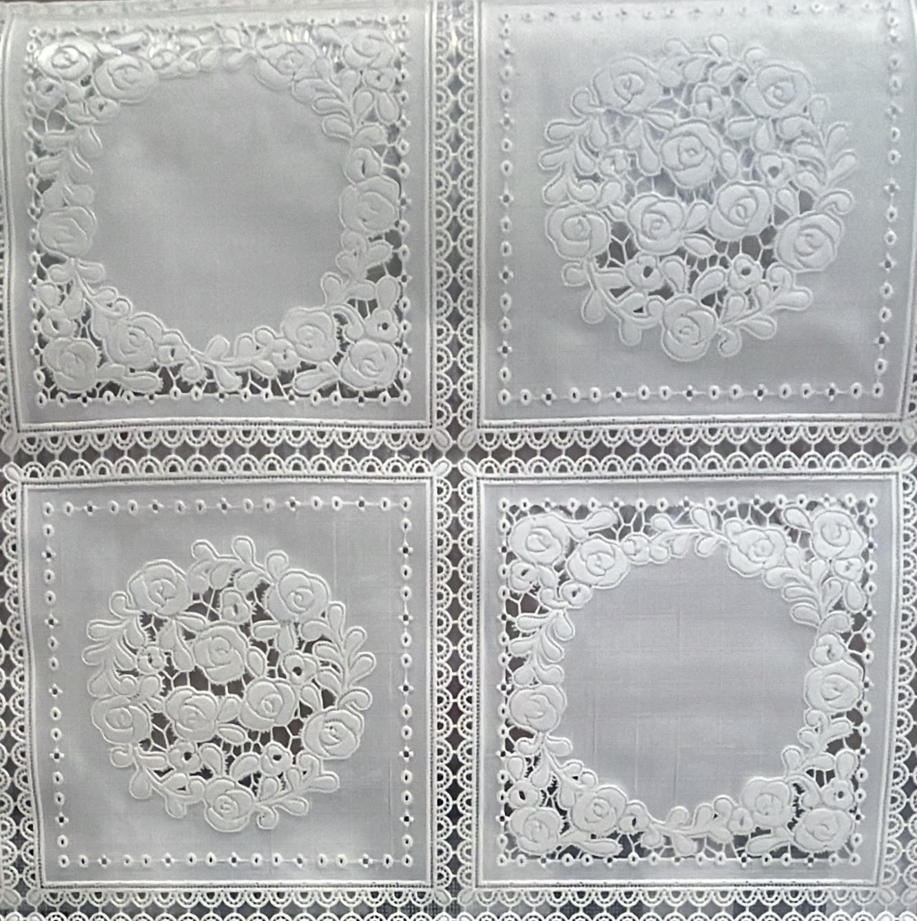 PLÁSTICO RENDADO ATOALHADO - BRANCO - 100% PVC - COM 1,37 LG