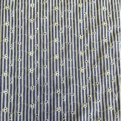 TECIDO COTTON LAZZIE AURORA COM BORDADO E LISTRAS MARINHO 55% ALGODÃO E 45% POLIÉSTER COM 1,40 LG