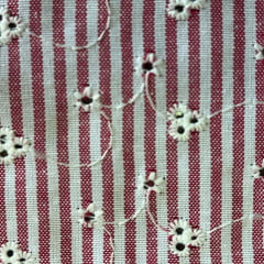 TECIDO COTTON LAZZIE AURORA COM BORDADO E LISTRAS VERMELHA 55% ALGODÃO E 45% POLIÉSTER COM 1,40 LG